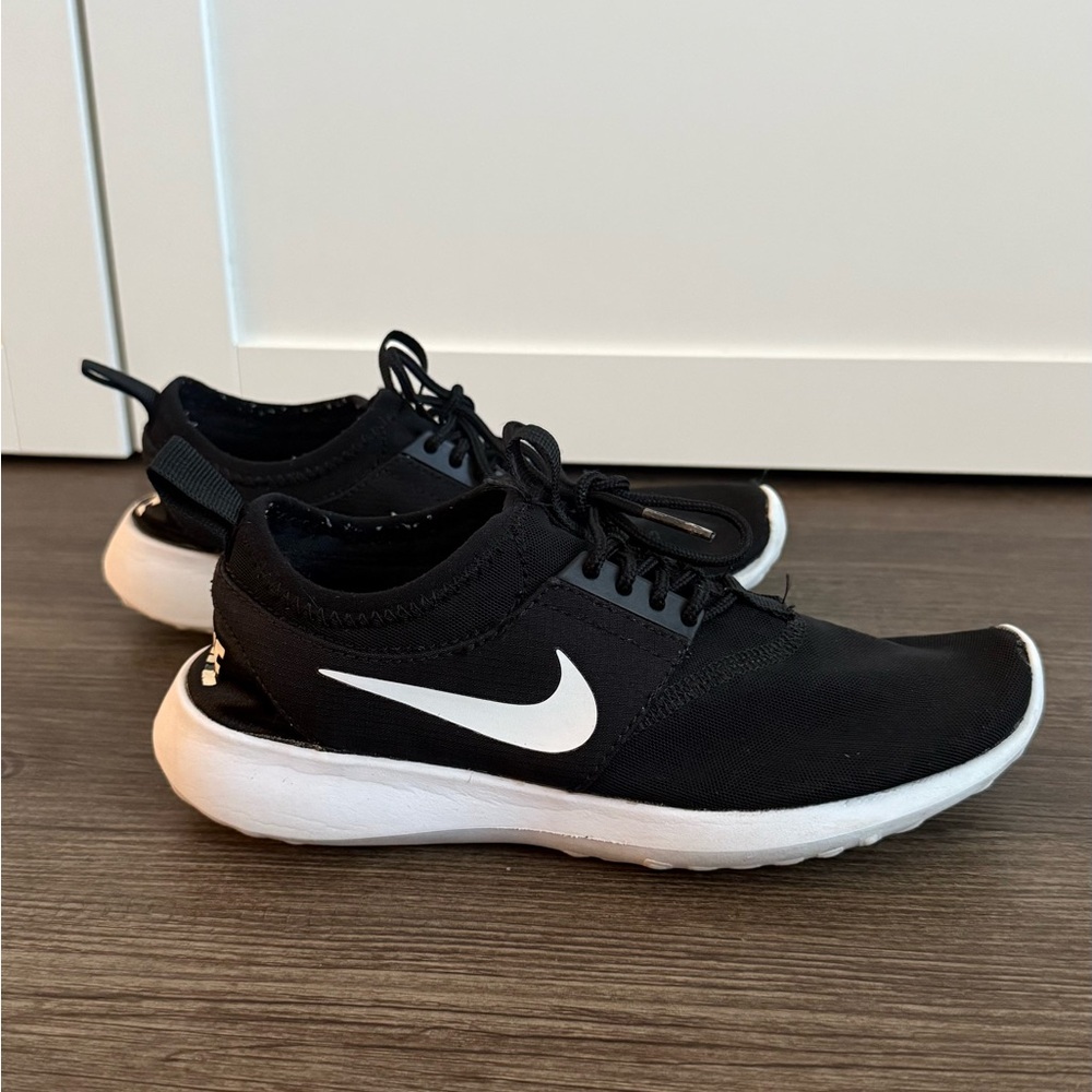 Nike Kids Sneakers Size 4.5 Youth Black White Running Shoes - Picture 3 of 5
